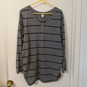 Gray and black striped long-sleeve t-shirt, matern